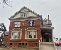 318 W 6th St, Unit 4