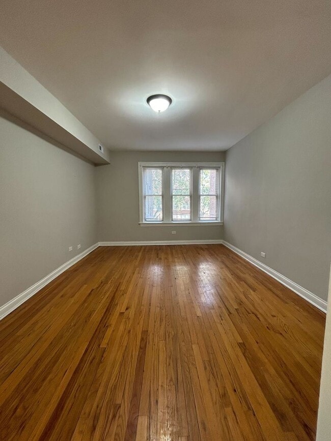 7150 S Cornell Ave in Chicago, IL - Building Photo - Building Photo