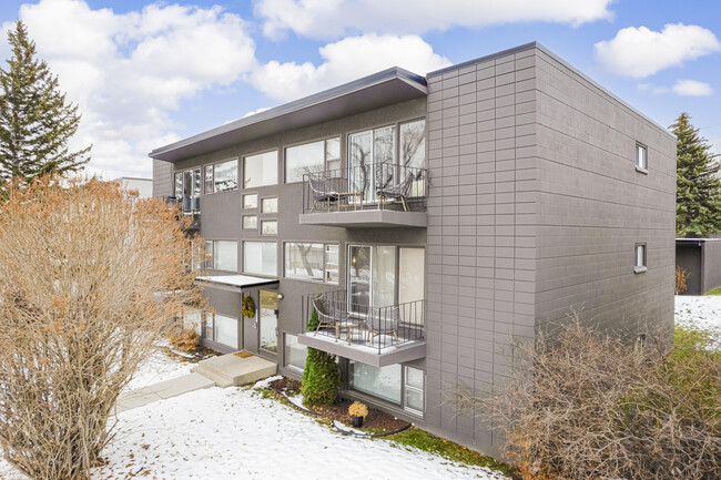 4020 Glenpark Cres SW in Calgary, AB - Building Photo - Building Photo