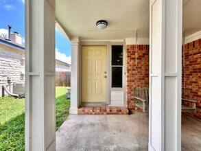 806 Minturn Ln in Austin, TX - Building Photo - Building Photo