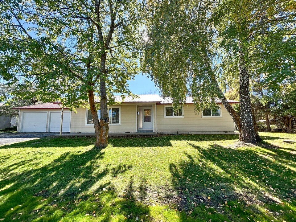 5216 Bartlett Ave in Klamath Falls, OR - Building Photo