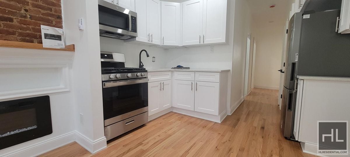 KINGSTON AVENUE in Brooklyn, NY - Building Photo