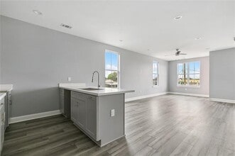 9216 Edinburgh St in New Orleans, LA - Foto de edificio - Building Photo