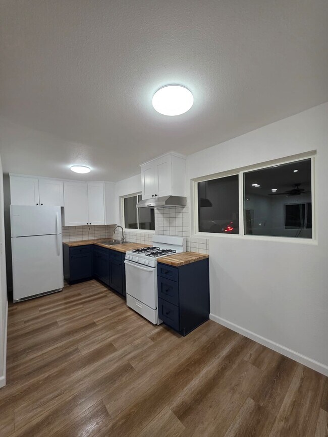 2290 Lewis Ave, Unit Unit 1