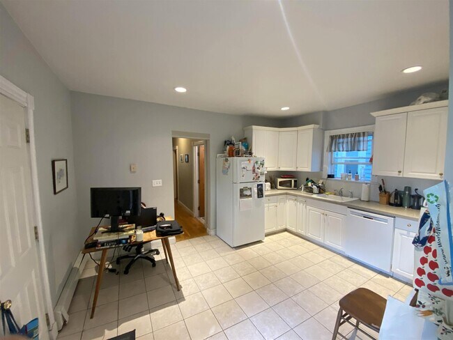 72 Allston St, Unit 2 in Cambridge, MA - Building Photo - Building Photo