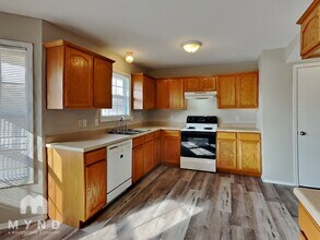 1102 W Snider St in Ozark, MO - Building Photo - Building Photo