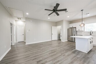 4405 Mallow St in Houston, TX - Building Photo - Building Photo