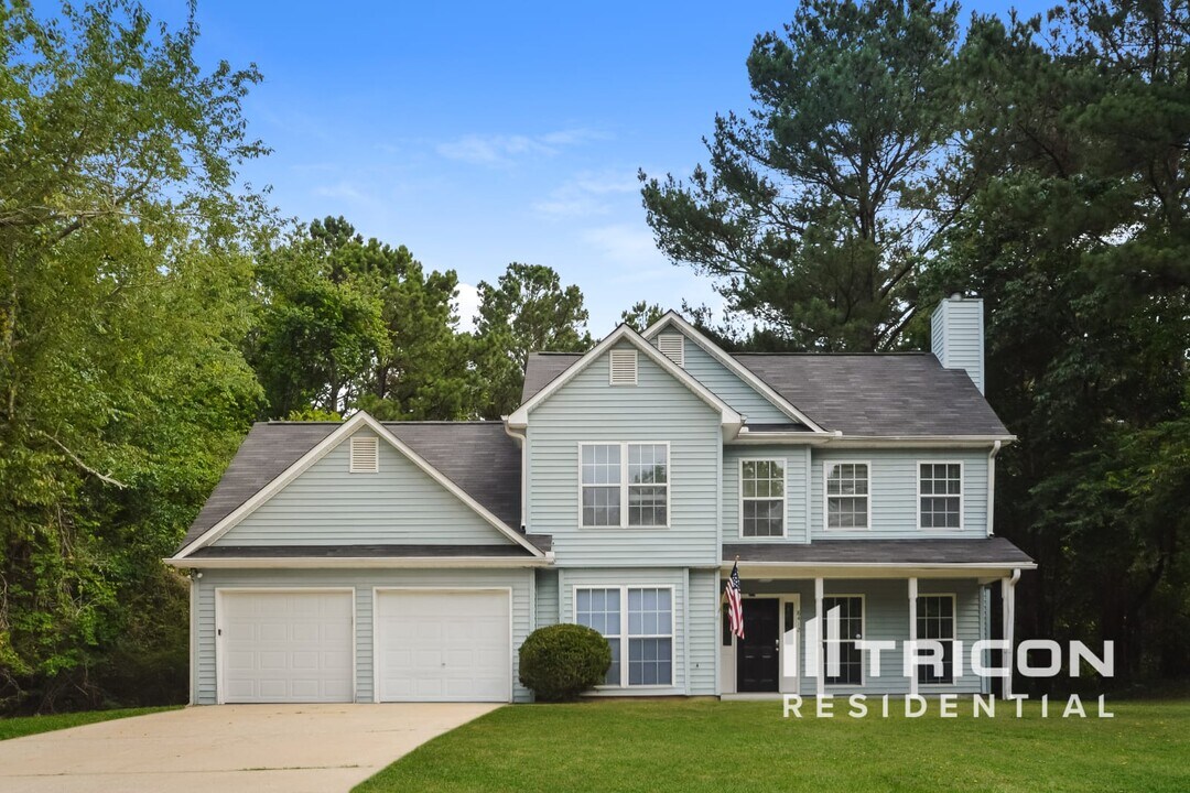 8412 Falling Rocks Way in Lithonia, GA - Foto de edificio