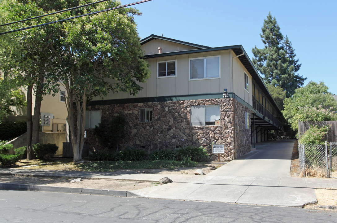 730 Chestnut St in San Carlos, CA - Foto de edificio