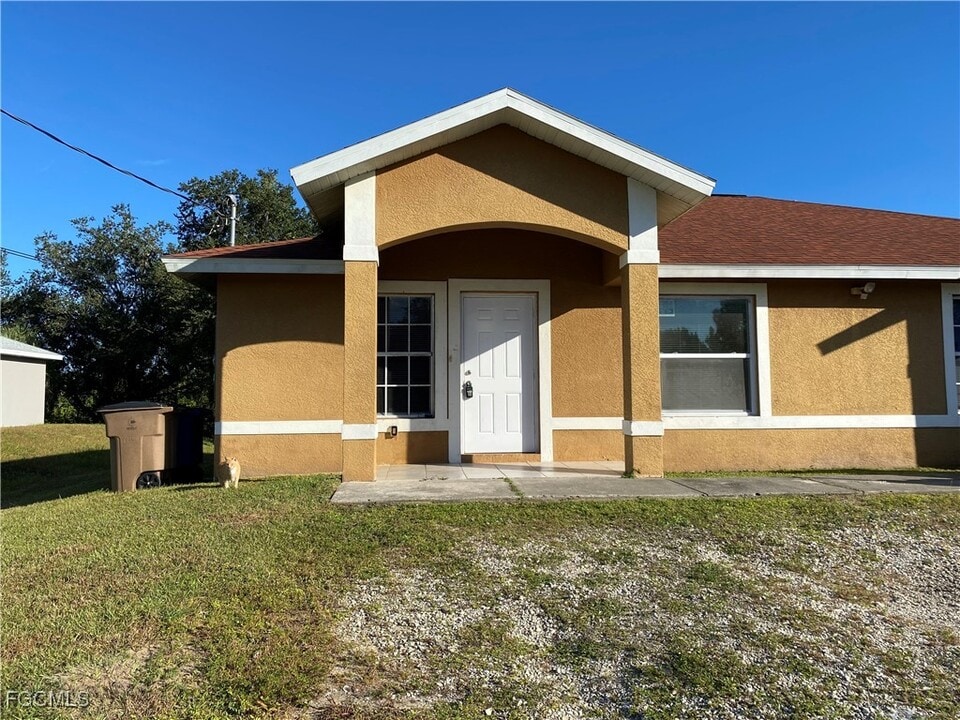 4622 15th St SW in Lehigh Acres, FL - Building Photo