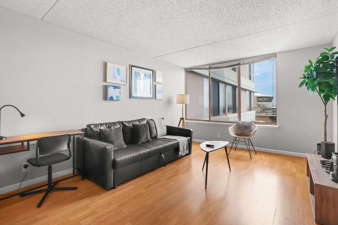 401 12th St S in Arlington, VA - Building Photo