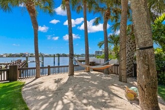 819 Bay Esplanade in Clearwater, FL - Building Photo - Building Photo