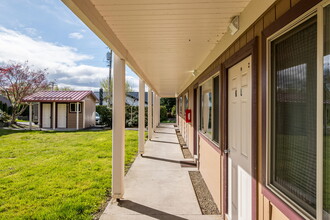 1201 W Main St in Elma, WA - Building Photo - Building Photo