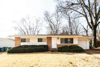 1058 Briarbrae Dr in St. Louis, MO - Building Photo - Building Photo