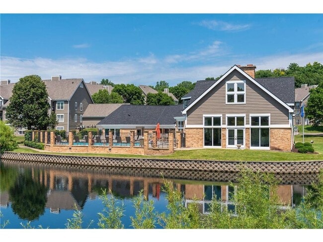 6048 Chasewood Pkwy in Minnetonka, MN - Building Photo - Building Photo