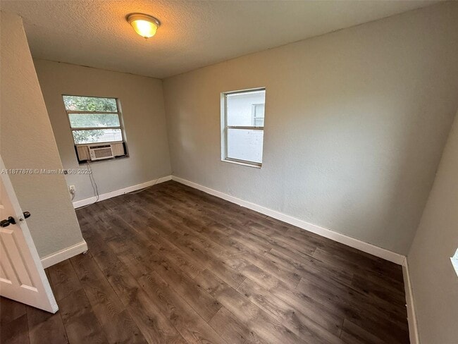 817 NW 10th St in Hallandale Beach, FL - Building Photo - Building Photo