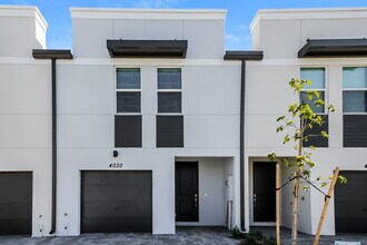 4030 Hot Springs Ave in Palm Springs, FL - Foto de edificio - Building Photo