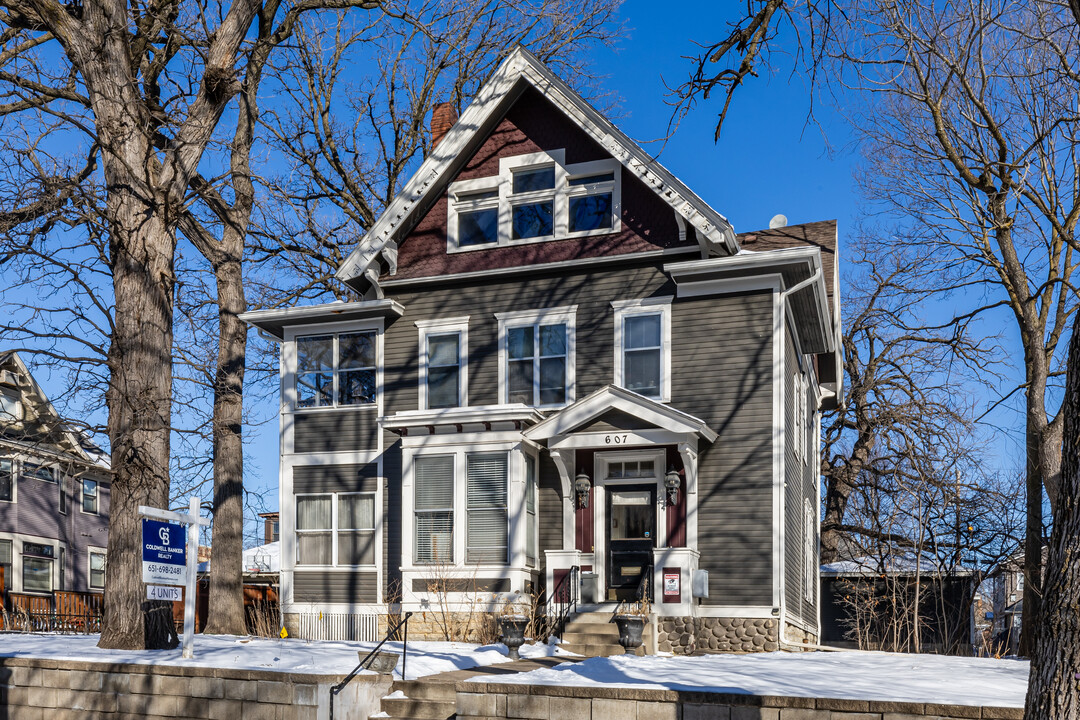 607 Lincoln Ave in St. Paul, MN - Building Photo