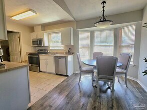 81 N Jamaica St in Pensacola, FL - Building Photo - Building Photo