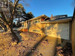 39 Muircrest Dr in Toronto, ON - Building Photo - Building Photo