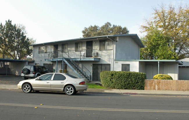 577 E Fountain Way in Fresno, CA - Foto de edificio - Building Photo