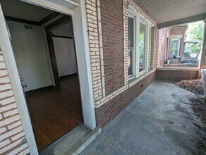 6215 S Eberhart Ave, Unit 2 in Chicago, IL - Building Photo - Building Photo