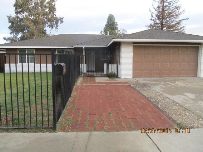 property at 1521 Clevenger Dr