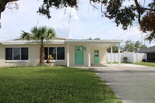 6013 Fortune Pl in Apollo Beach, FL - Building Photo