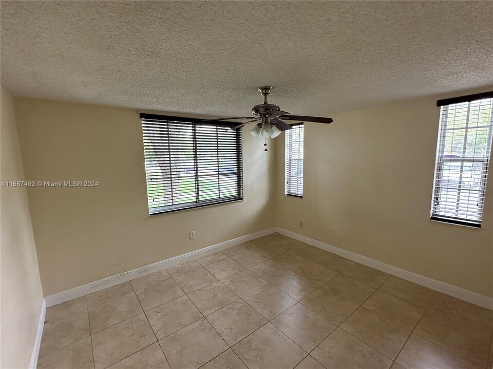 4580 NW 107th Ave, Unit 108 in Doral, FL - Building Photo