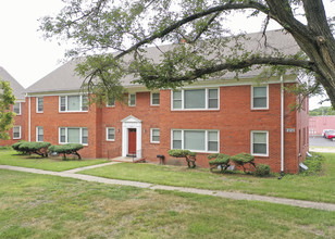 Washburn South in Topeka, KS - Building Photo - Building Photo