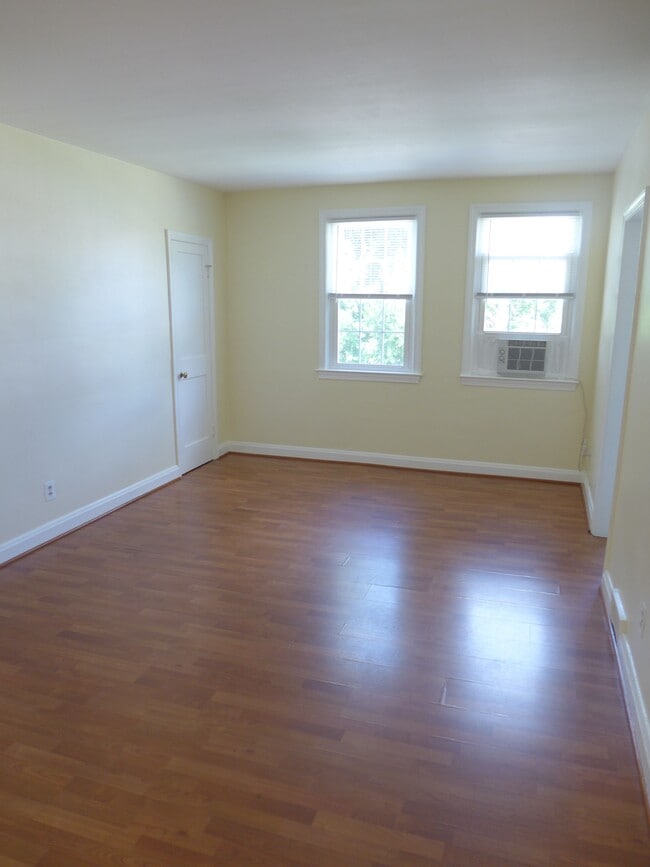 1129 Gleneagle Rd, Unit 2 in Baltimore, MD - Building Photo - Building Photo