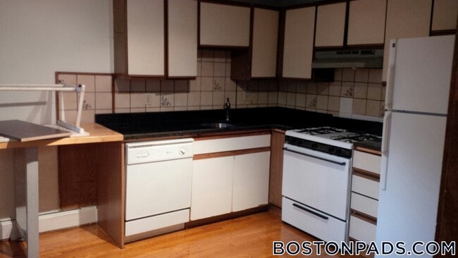 58 Queensberry St, Unit G3 in Boston, MA - Foto de edificio - Building Photo