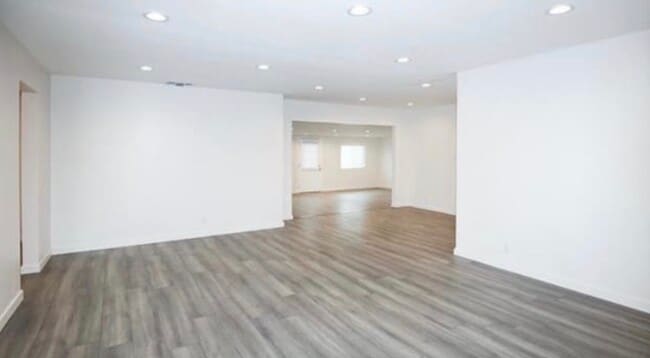 10920 Mather Ave in Sunland, CA - Foto de edificio - Building Photo