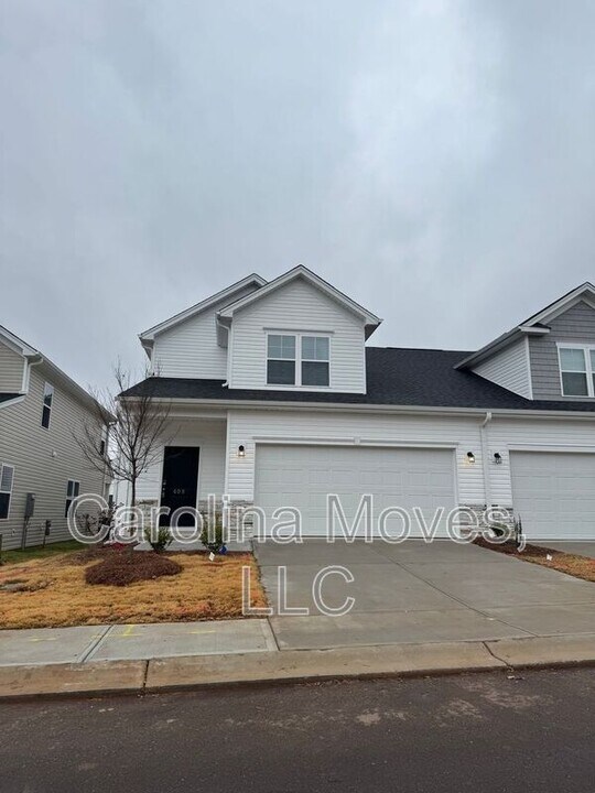 409 Mariene Dr in Greenville, SC - Building Photo