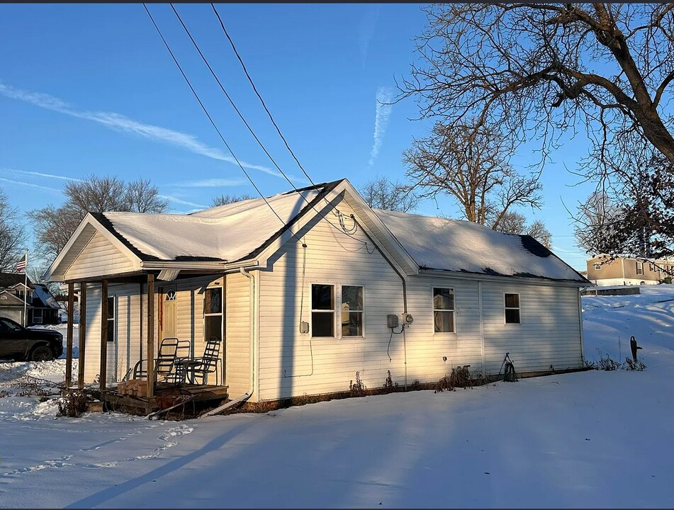 426 Cherry St in Atalissa, IA - Building Photo