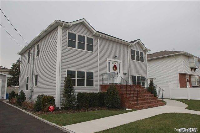 property at 7-7 7th Ave