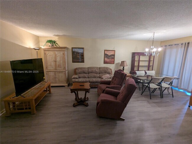 4047 NW 16th St in Lauderhill, FL - Building Photo - Building Photo