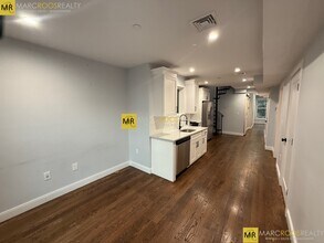 174 Paris St, Unit 221-3 in Boston, MA - Foto de edificio - Building Photo