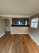152 Perry Pl in Wyandotte, MI - Foto de edificio - Building Photo