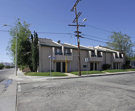 958 E Avenue Q12 in Palmdale, CA - Building Photo - Building Photo