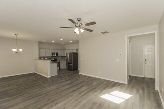 128 Creekwood Tr in Acworth, GA - Foto de edificio - Building Photo