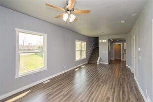 916 6th St SW in Cedar Rapids, IA - Building Photo