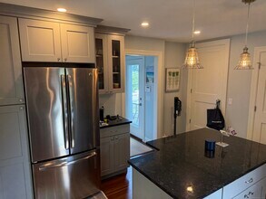 2 Maple Ave in Stonington, CT - Building Photo - Building Photo
