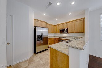 1571 Plaza Centre Dr in Las Vegas, NV - Building Photo - Building Photo