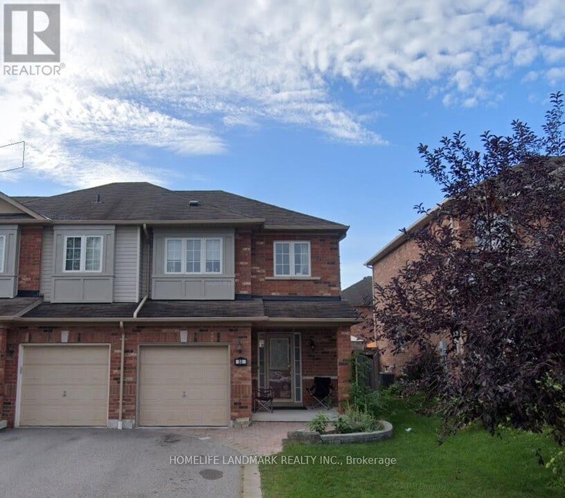 80 Presley Crescent in Whitby, ON - Building Photo