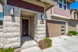 4455 English Elm St in Sacramento, CA - Foto de edificio - Building Photo