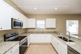 1827 Atlantic Dr in Ruskin, FL - Foto de edificio - Building Photo