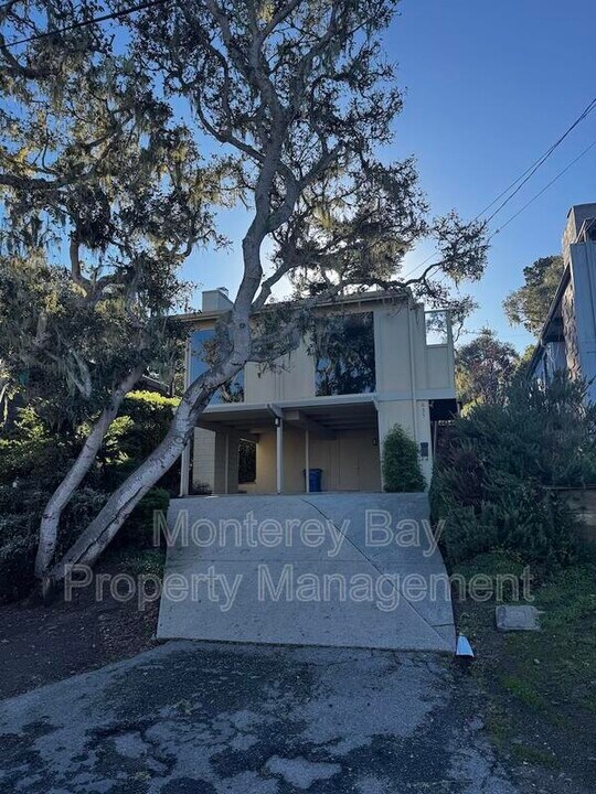 635 Grace St in Monterey, CA - Building Photo