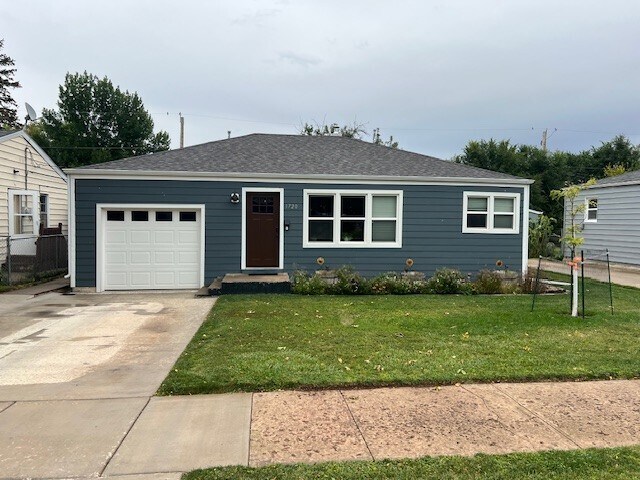 1720 Rushmore St in Rapid City, SD - Building Photo