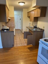 1585 W Highland Pkwy in St. Paul, MN - Building Photo - Building Photo